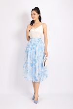 Silk two-piece shirt with loose-fitting collar and style