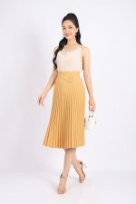 Silk two-piece shirt with loose-fitting collar and style