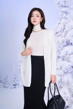 Slim wool coat with long sleeves and fashionable side slits
