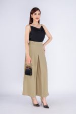 Straight silk two-piece shirt with scoop neck styling