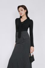 Wool knitted T-shirt with a V-neck cut and a flap to create a fashionable bustier style