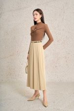 Wool knitted T-shirt with long sleeves, round neck, slit-shaped bust