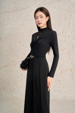 Wool knitted T-shirt with long sleeves, round neck, slit-shaped bust