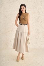 Wool knitted t-shirt with round neck, sleeveless, ruffle bust, rhinestone-styled top