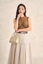 Wool knitted t-shirt with round neck, sleeveless, ruffle bust, rhinestone-styled top