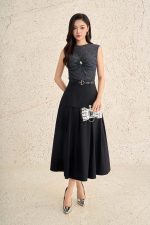 Wool knitted t-shirt with round neck, sleeveless, ruffle bust, rhinestone-styled top