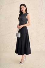 Wool knitted t-shirt with round neck, sleeveless, ruffle bust, rhinestone-styled top